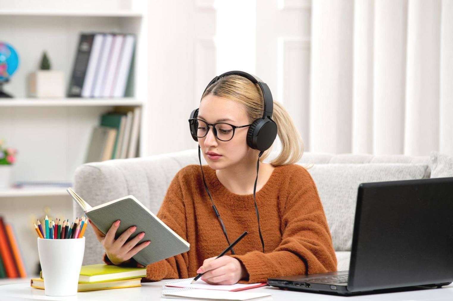 Detaillierte Bilanzunterlagen mit markierten Kennzahlen und Analysenotizen